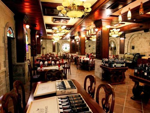 Dinasty Hotel