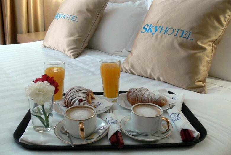 Sky 2 Hotel