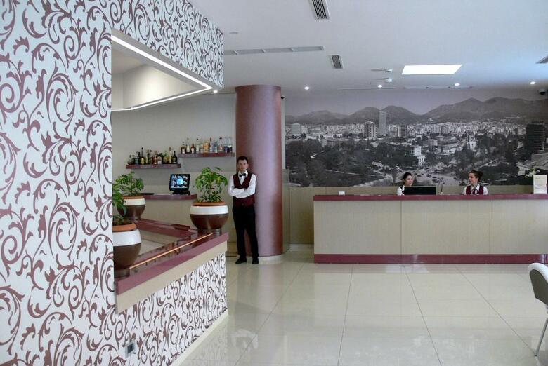 Sky 2 Hotel
