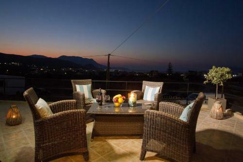Mike's Apartment I Luxury Above The Sea
