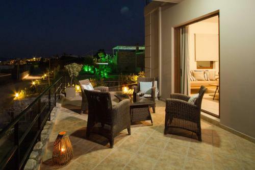 Mike's Apartment I Luxury Above The Sea