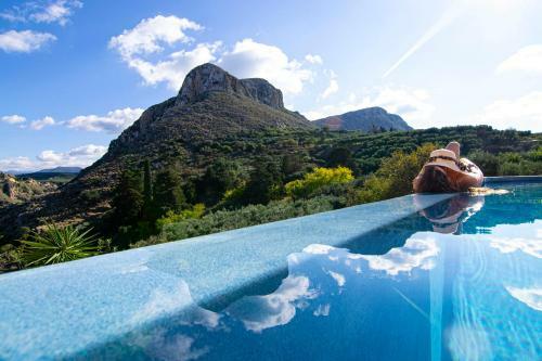 Heated Private Pool & Jacuzzi - Ozone & Salt - Villa Rokka