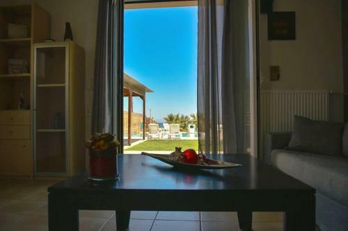 Mariza's Beachfront Apartment With Pool