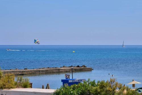 Mariza's Beachfront Apartment With Pool
