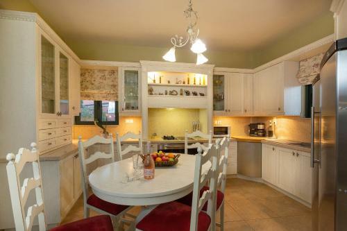 Luxury Villa Golden Crest With Private Swimming Pool