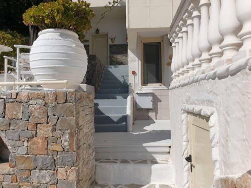 Art Deco Apartment And Studio Next To Each Other For 7 People