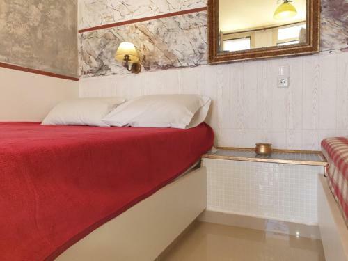 Art Deco Apartment And Studio Next To Each Other For 7 People