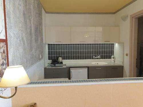 Art Deco Apartment And Studio Next To Each Other For 7 People