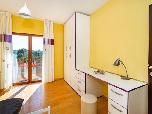 Delightful Apartment In Radovin With Garden