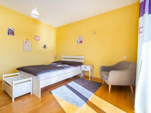 Delightful Apartment In Radovin With Garden