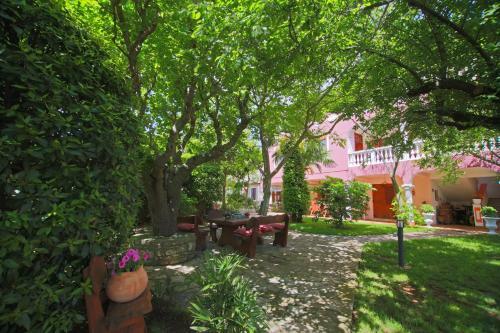 Hostal Aurora Holiday