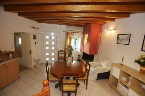 Almina Apartment