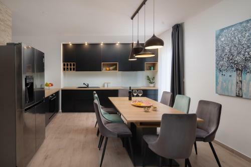 Villa Dali - Luxury Holiday House In Relaxing Area