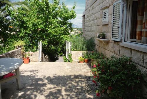 Apartments By The Sea Puntinak, Brac - 736