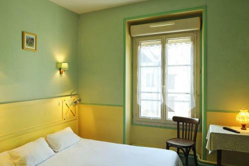 Hotel Logis Hostellerie Du Cheval Blanc
