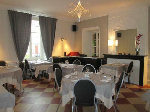 Hotel Logis Hostellerie Du Cheval Blanc