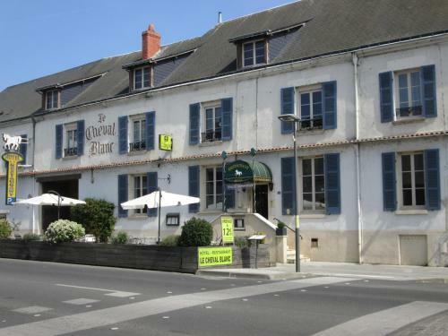Hotel Logis Hostellerie Du Cheval Blanc