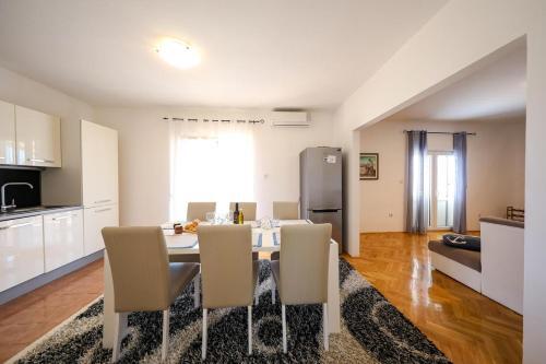 Apartments With A Parking Space Privlaka, Zadar - 12957