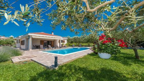 Brandneue Villa Mit Pool