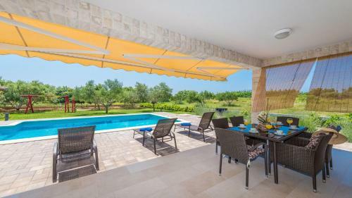 Brandneue Villa Mit Pool