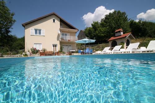 Sunshine Holiday Home