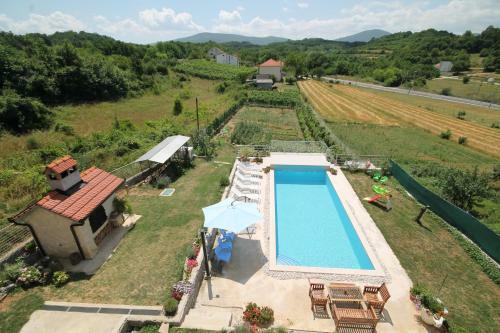 Sunshine Holiday Home