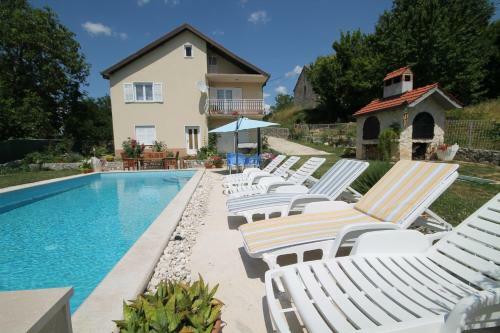 Sunshine Holiday Home