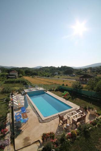 Sunshine Holiday Home