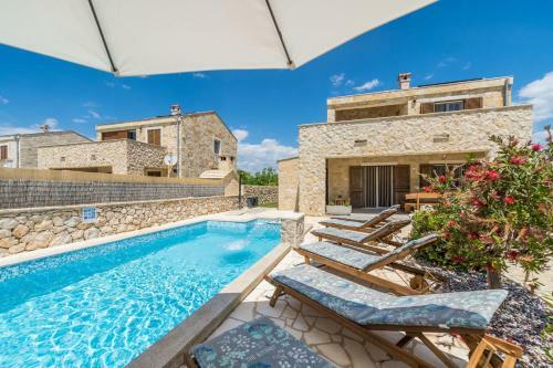 Villa Karin With Heated Pool