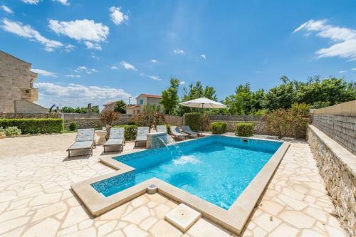 Villa Karin With Heated Pool