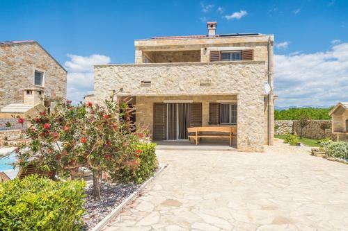 Villa Karin With Heated Pool