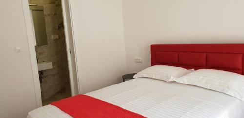 Apartments By The Sea Bilo, Primosten - 14601