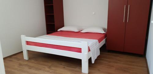 Apartments By The Sea Bilo, Primosten - 14601