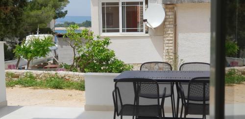 Apartments By The Sea Bilo, Primosten - 14601
