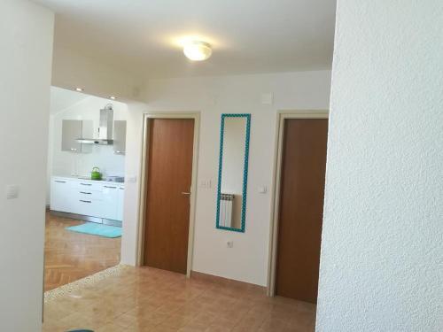 Apartments With A Parking Space Primosten - 15499