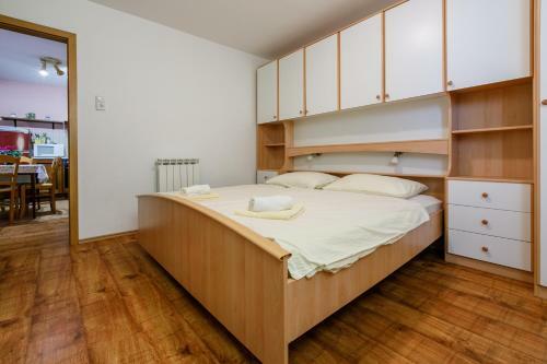Apartment Eni Selce