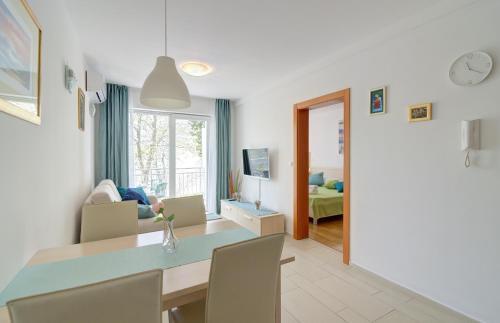 Modern A 2+2 Apartment ****