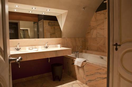 Hotel Ch�teau De Mercu�s