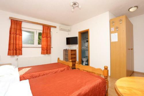Hostal Rooms With A Parking Space Slunj, Plitvice - 17485