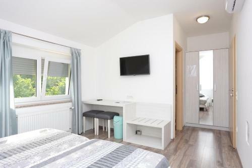 Hostal Rooms With A Parking Space Slunj, Plitvice - 17485
