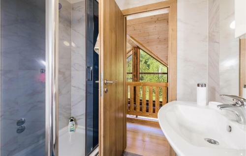 Awesome Caravan In Slunj With Jacuzzi, Wifi And 2 Bedrooms