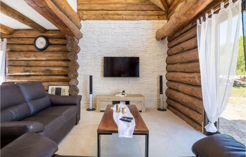 Awesome Caravan In Slunj With Jacuzzi, Wifi And 2 Bedrooms