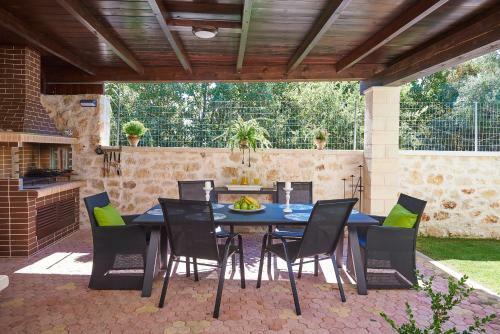 Aktis Luxury Villa