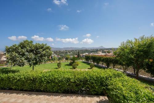 Tholos Apartments