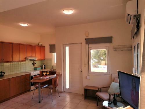 Emerald Apartment 2 Halepa