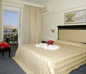 Hotel Chrithoni's Paradise