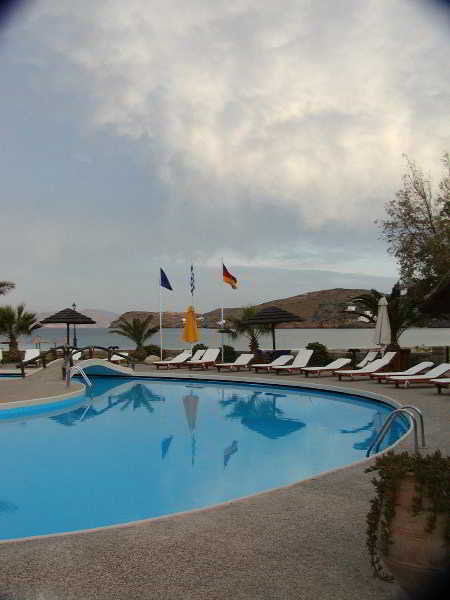 Hotel Far Out Village