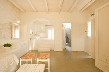 Petros Place Hotel