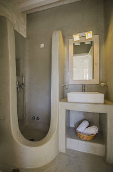 Petros Place Hotel