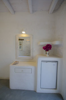 Petros Place Hotel